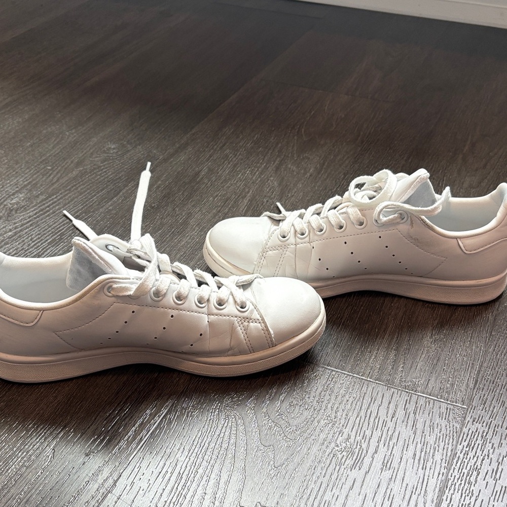 Women's White Low-Top Lace-Up Sneakers